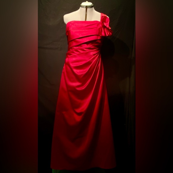 Perfect for the Holiday! Stunning One Shoulder, Candy Apple Red, Dress. Size 12 - Picture 1 of 6